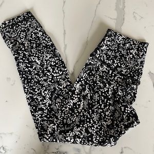 Lululemon aligns size 4